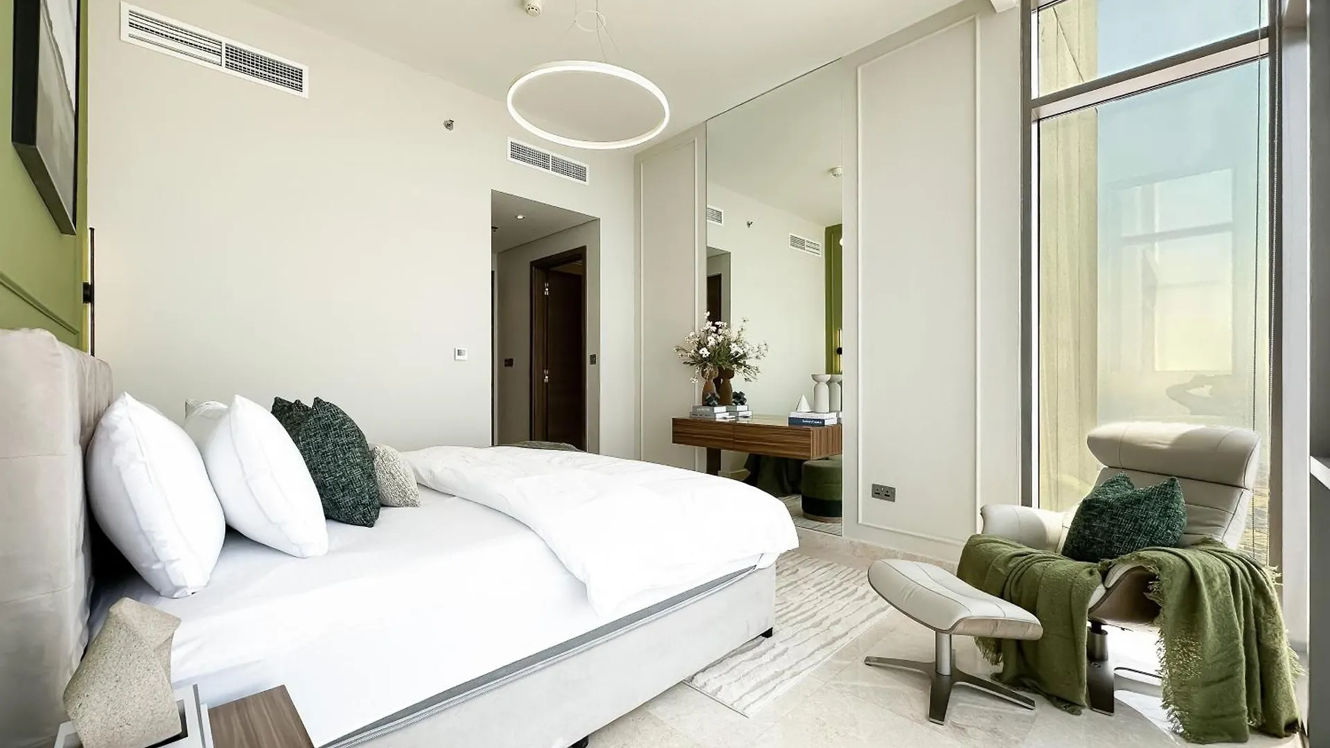 Dream Dubai Stay Sea Views & Private Balcony Apartment