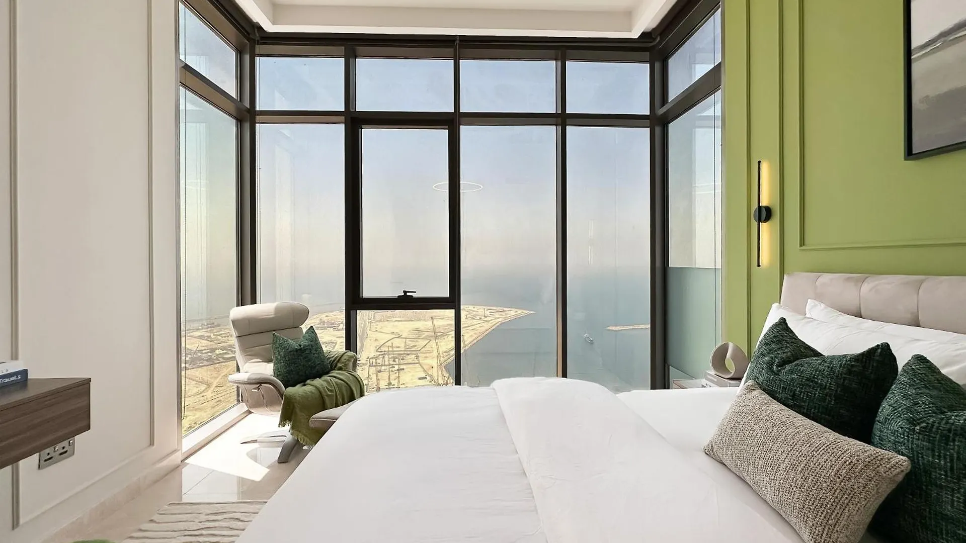 Dream Dubai Stay Sea Views & Private Balcony Apartment